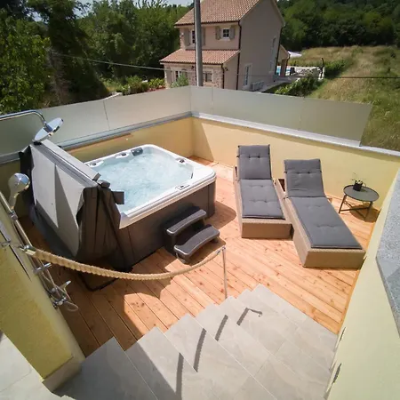 House Tos-vila With Heated Pool Вилла