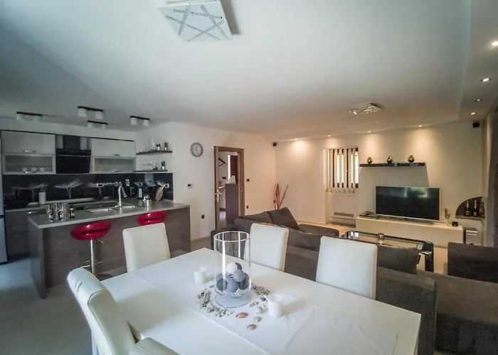 House Tos-vila With Heated Pool *
