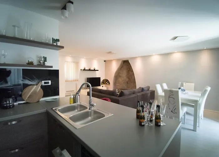 ヴィラ House Tos-vila With Heated Pool
