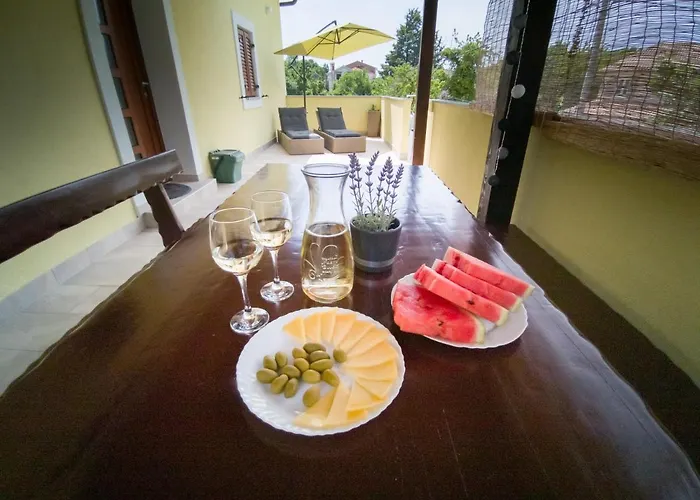 House Tos-vila With Heated Pool