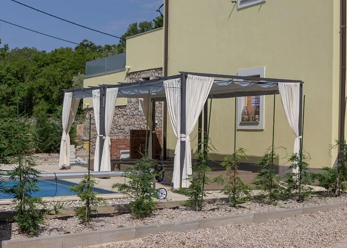 House Tos-vila With Heated Pool *