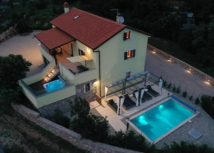 ヴィラ House Tos-vila With Heated Pool *