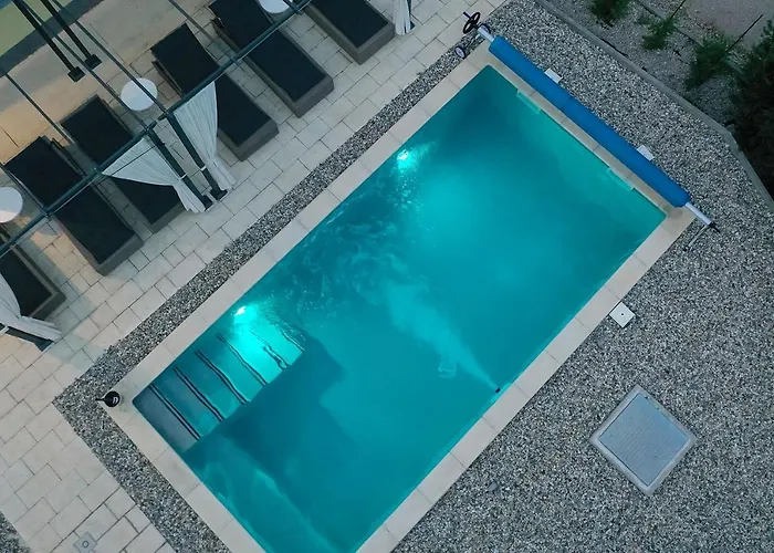 House Tos-vila With Heated Pool * ヴルブニク