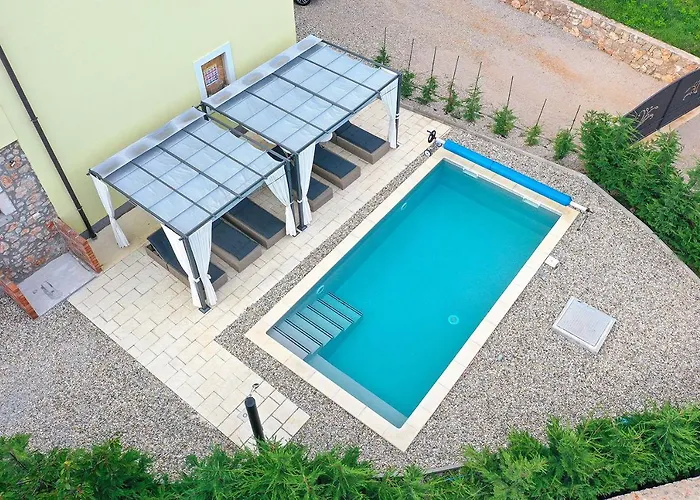 House Tos-vila With Heated Pool *