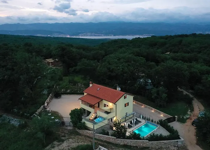 House Tos-vila With Heated Pool ヴィラ