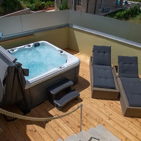 House Tos-vila With Heated Pool *