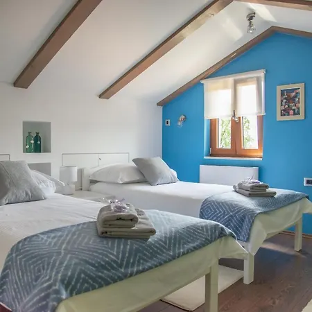 House Tos-vila With Heated Pool Vrbnik (Primorje-Gorski Kotar)