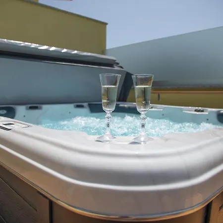 House Tos-vila With Heated Pool