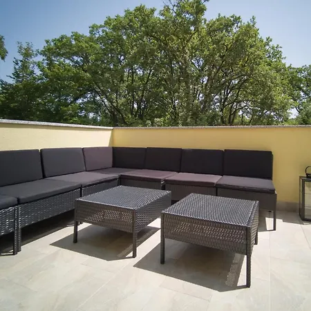 House Tos-vila With Heated Pool *