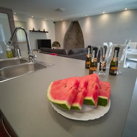 House Tos-vila With Heated Pool *