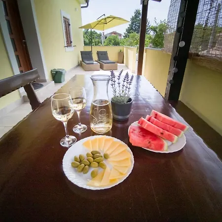 House Tos-vila With Heated Pool