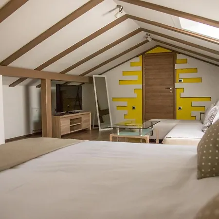 Villa House Tos-vila With Heated Pool