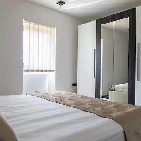 House Tos-vila With Heated Pool *