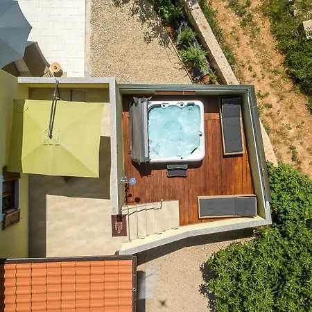 House Tos-vila With Heated Pool *