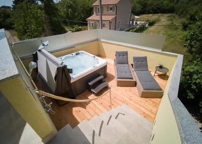 House Tos-vila With Heated Pool فيلة