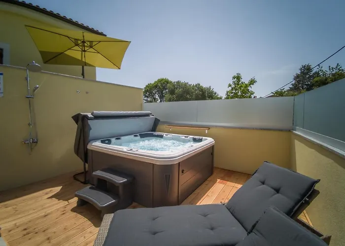 House Tos-vila With Heated Pool