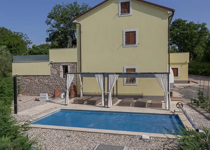 House Tos-vila With Heated Pool فيلة
