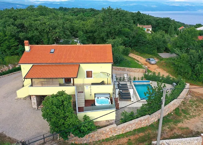 House Tos-vila With Heated Pool فيلة