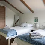 House Tos-vila With Heated Pool
